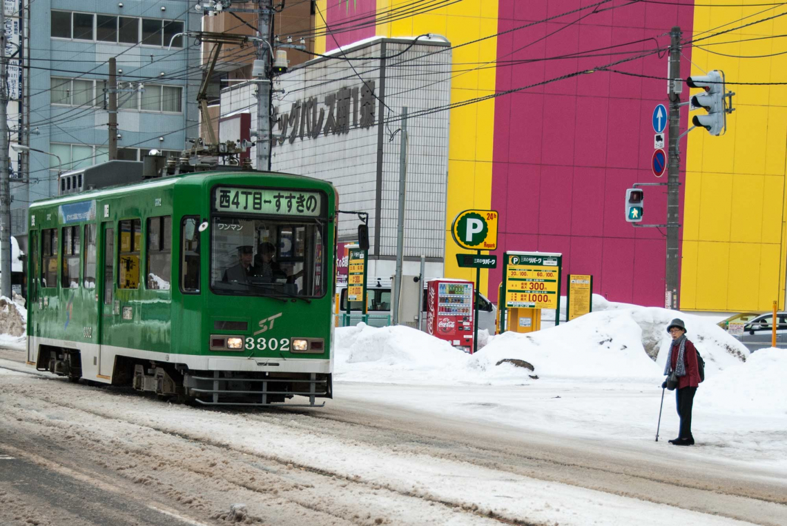 street car in sapporo